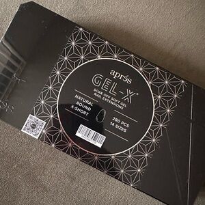Aprés Gel-X Nail Extensions Natural Round Extra Short